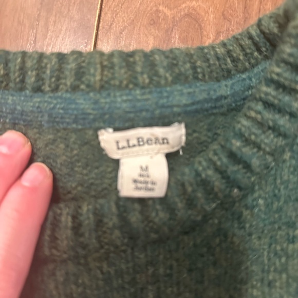 L.L.Bean Bean's Classic Raggwool Crew Sweater in green lambswool - Picture 4 of 9